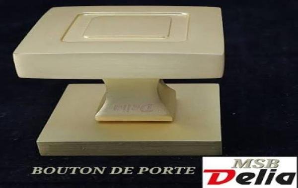 Bouton de porte dorée carré DELIA